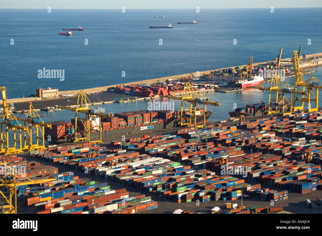 Les conteneurs de fret dans le port de Barcelone Espagne Banque D'Images