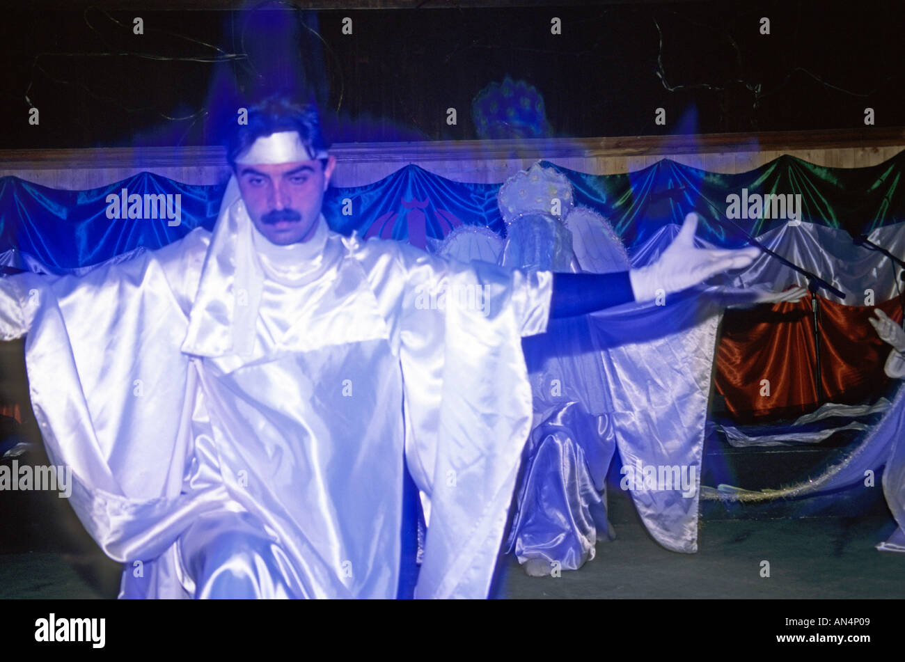Un spectacle de danse à un mariage de masse à Téhéran, Iran Banque D'Images