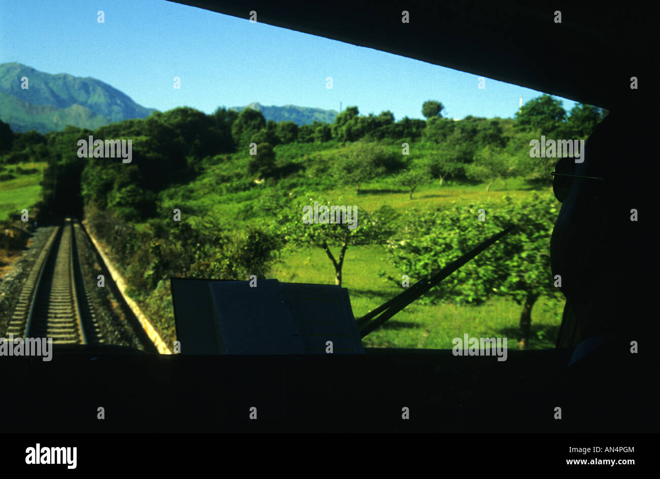 TRANSCANTABRIAN TRAIN à travers le nord de l'Espagne Banque D'Images