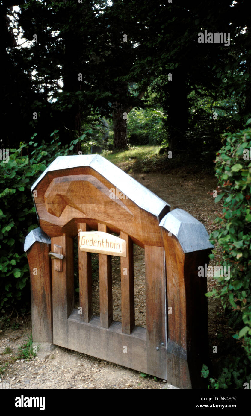 Un design classique d'une porte en bois dans le style de Rudolf Steiner Banque D'Images