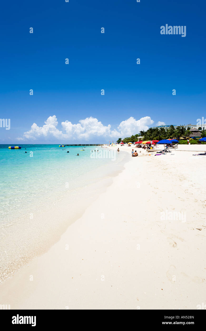 Plage de Doctor's Cave, Côte Nord, Montego Bay, Jamaïque, Caraïbes Banque D'Images