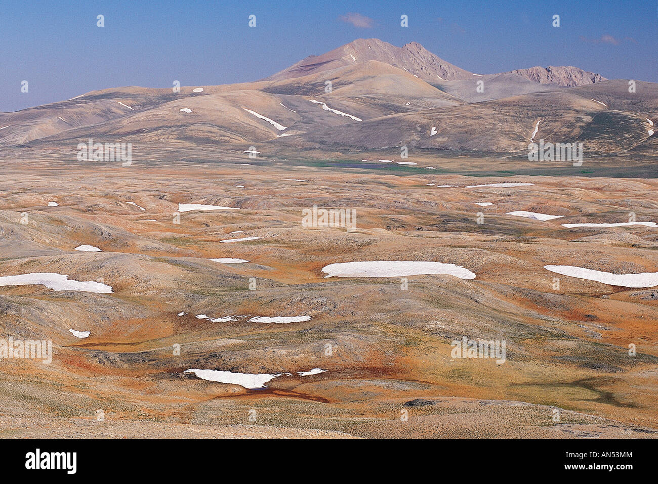 Vue panoramique sur les montagnes du Taurus à la fin du printemps , Turquie . Banque D'Images