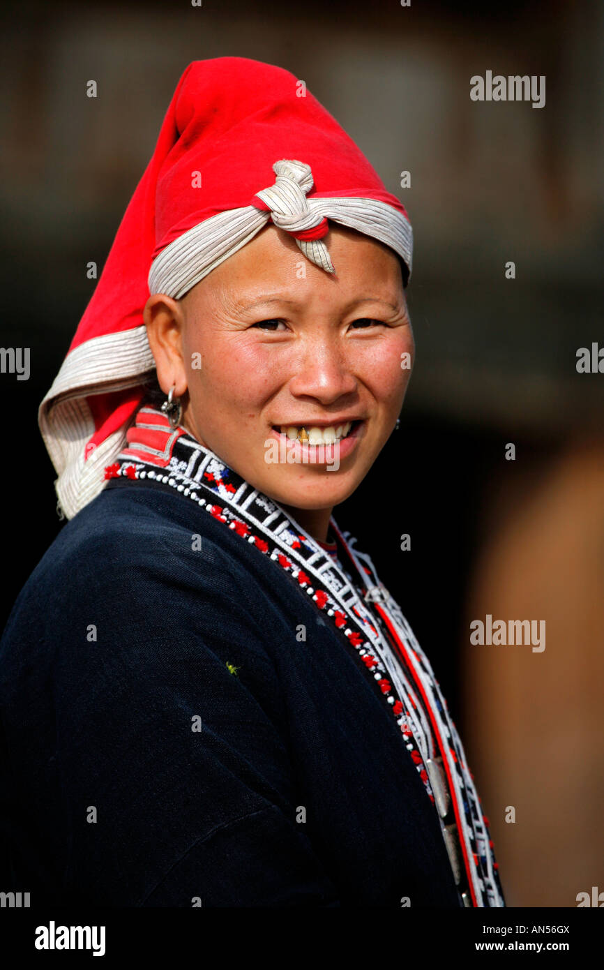 Femme Dzao rouge au nord du Vietnam Banque D'Images