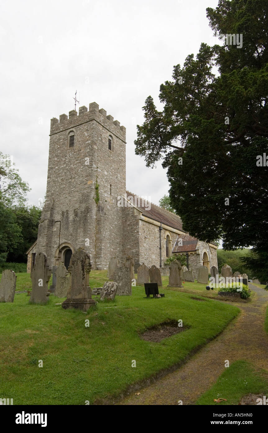 L'église St cynllo nantmel Powys Paroisse de Nantmel avec la Ysfa Banque D'Images