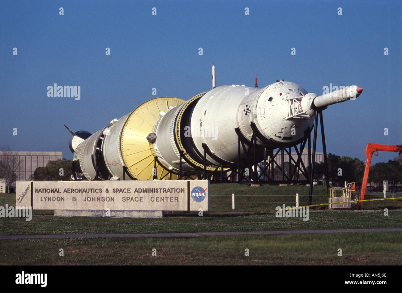 Nez d'une fusée Saturn V et panneau de bienvenue Banque D'Images