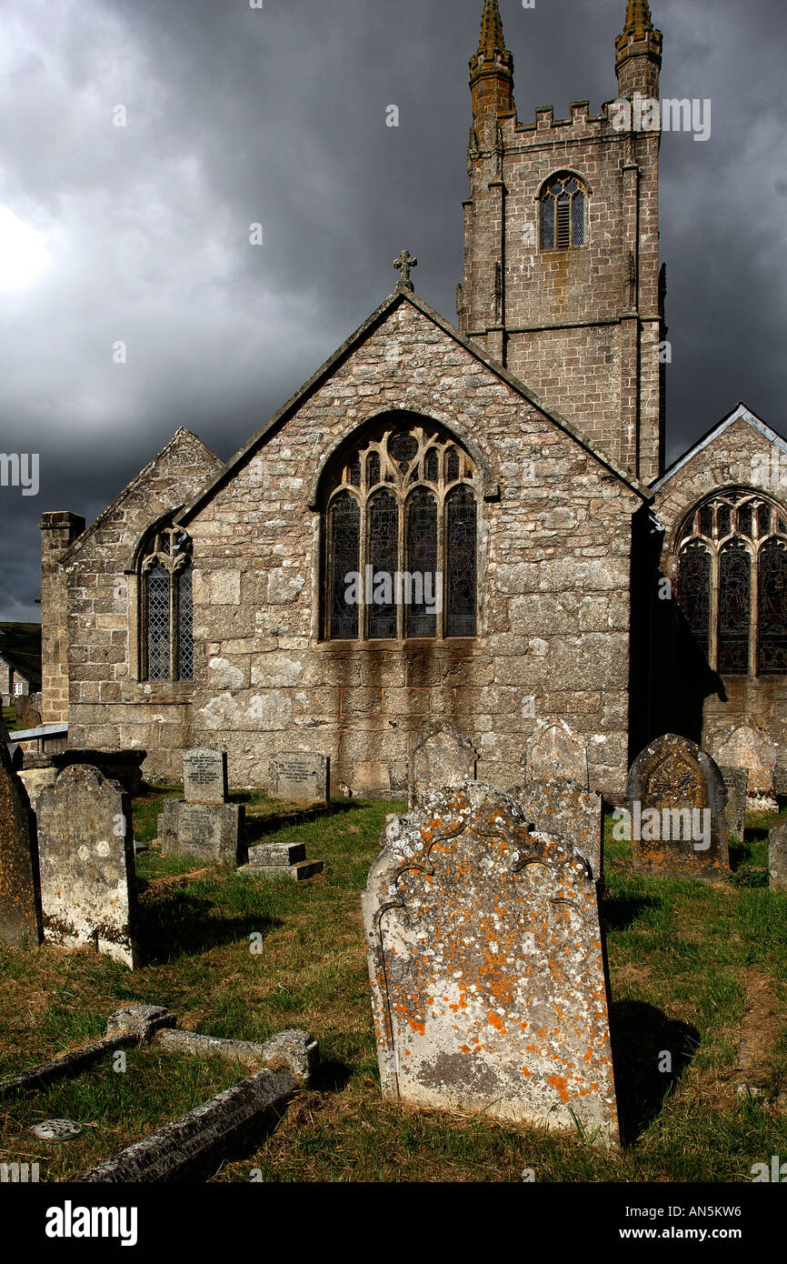 Belle image de l'atmosphère de l'église de St Pancras à Widecombe dans la lande Dartmoor dans le sud du Devon en Angleterre Banque D'Images