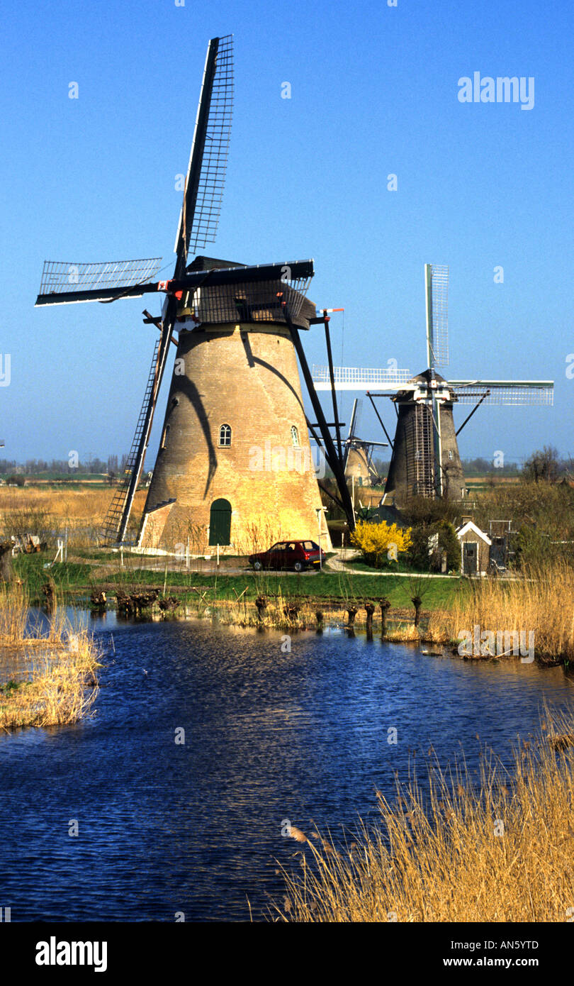 Moulin à vent de Kinderdijk près de Rotterdam Pays-Bas Hollande Moulins  Histoire Historique Photo Stock - Alamy