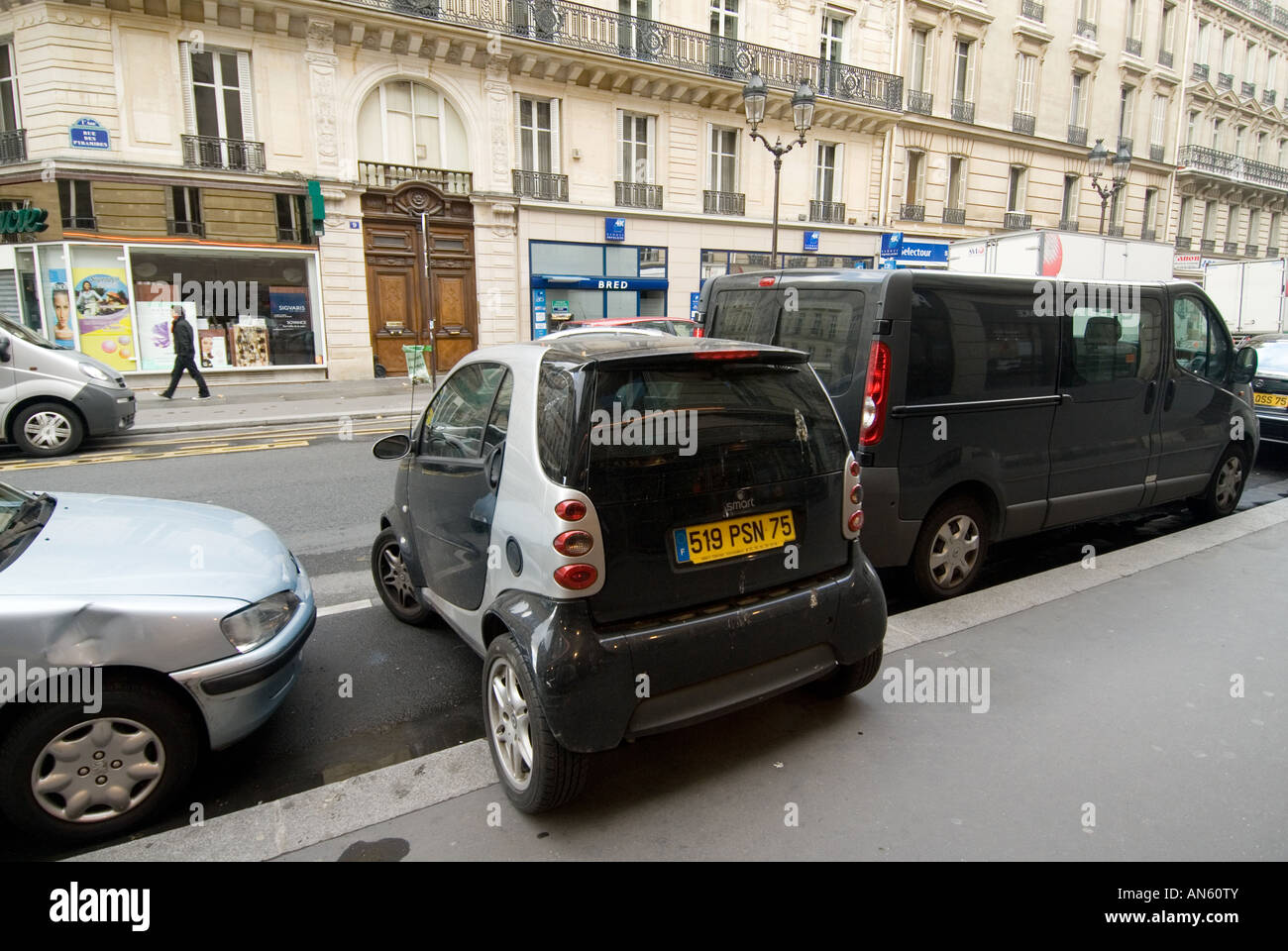Parking gratuit dans les rues de Paris Paris France Photo Stock - Alamy