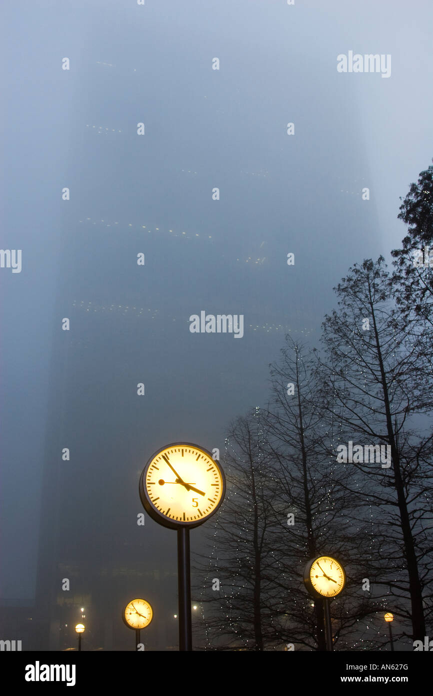 Canary Wharf London Fog gratte-ciel Banque D'Images
