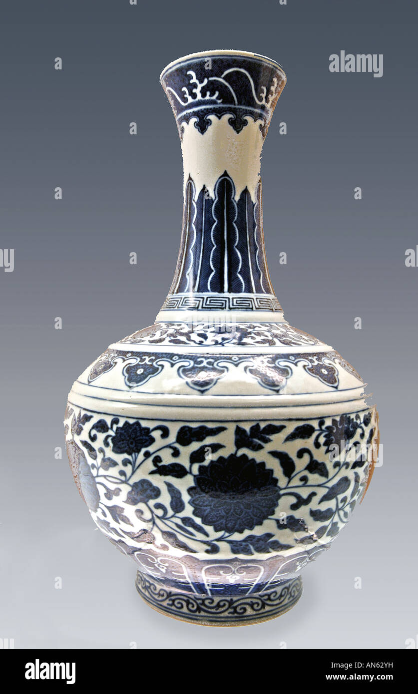 Ming Vase bleu et blanc du musée de Shanghai P R de la Chine Banque D'Images