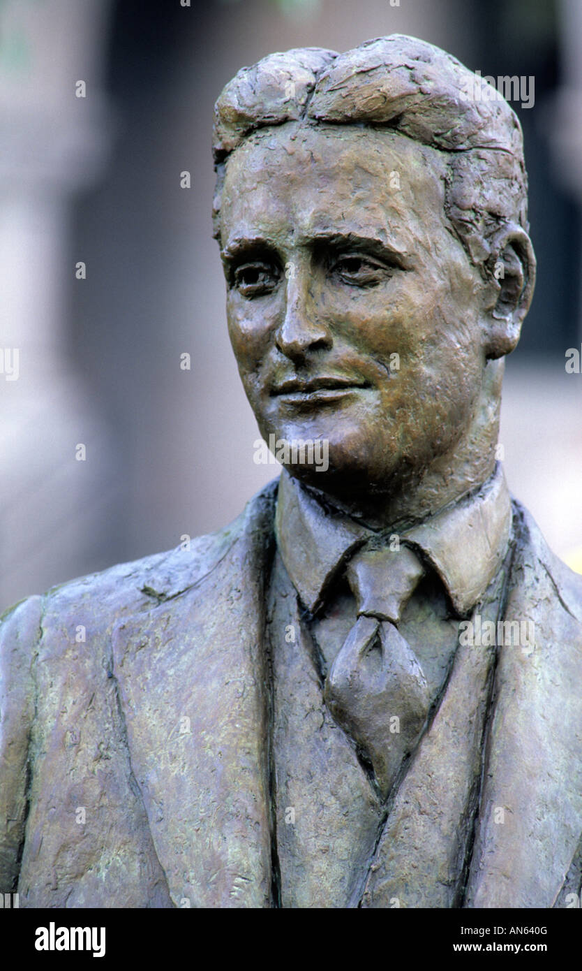 STATUE DE L'ÉCRIVAIN F. Scott Fitzgerald DANS LE RIZ PARK, CENTRE-VILLE DE ST.Paul, Minnesota Banque D'Images