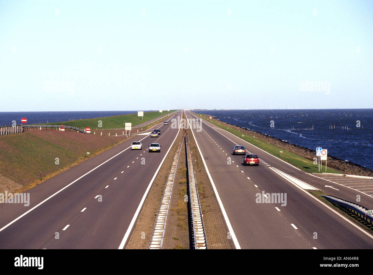 Digue Afsluitdijk Pays-bas Hollande entre North Holland Friesland Waddenzee IJsselmeer Banque D'Images