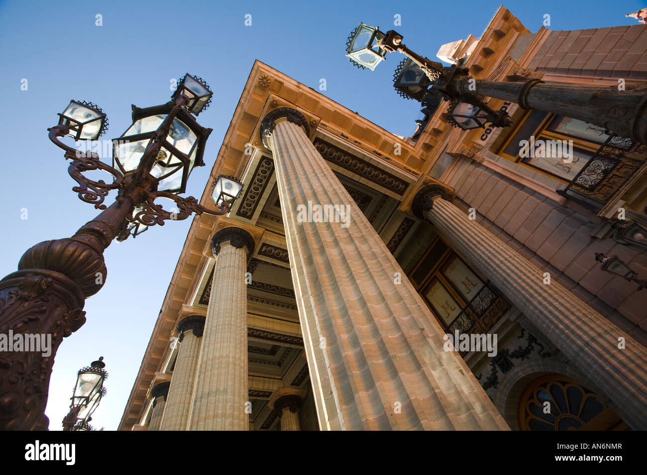 Mexique Guanajuato extérieur de Teatro Juarez Vue de dessous théâtre landmark building proche centre ville colonnes doriques Banque D'Images