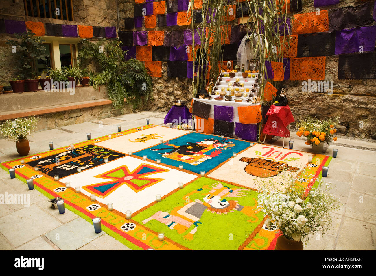 Mexique Guanajuato autel pour jeune femme décédée le Jour des morts de la tradition de célébration pour les offres de membre de la famille Banque D'Images