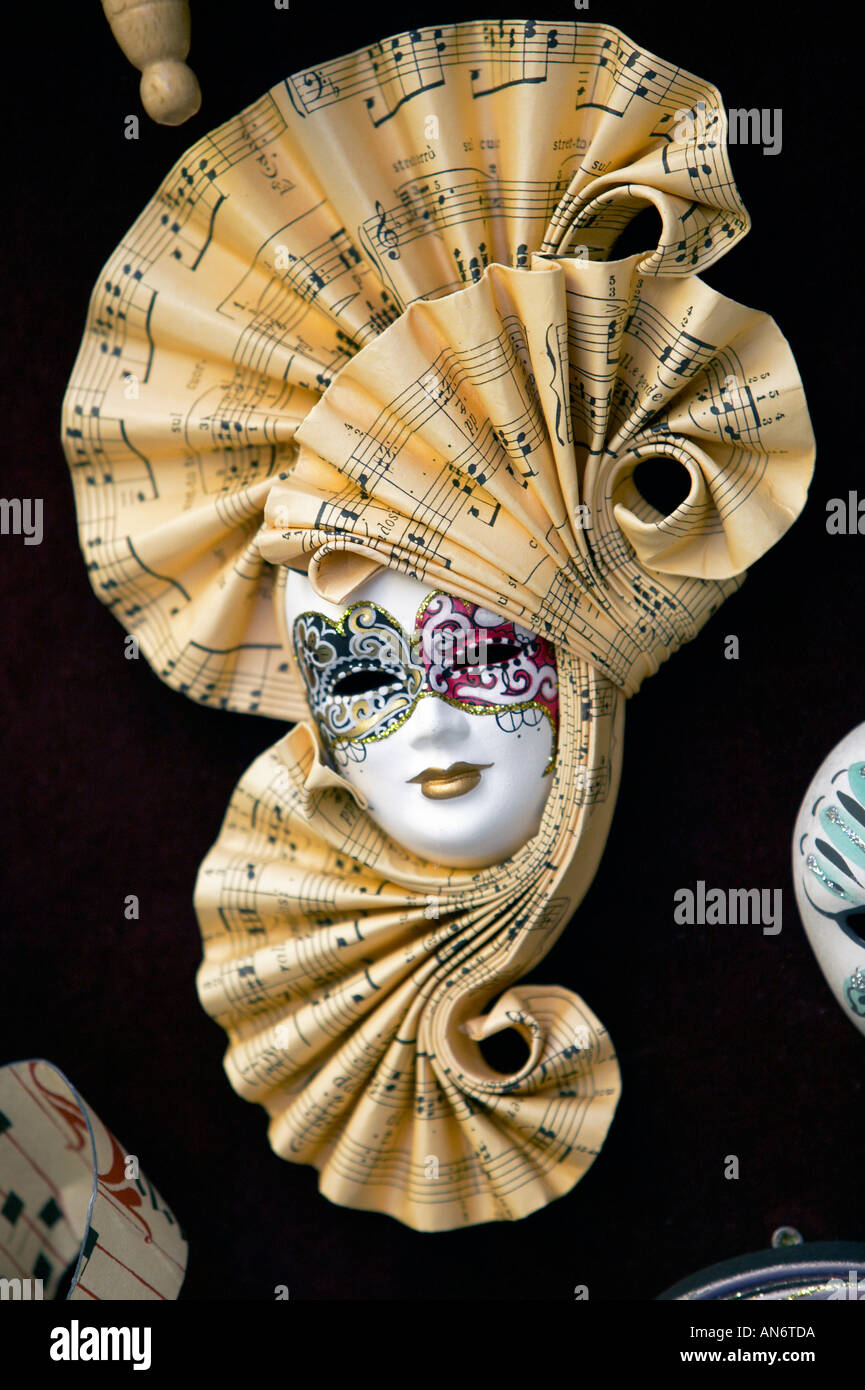Scène de rue des masques en céramique Verona Italie Banque D'Images