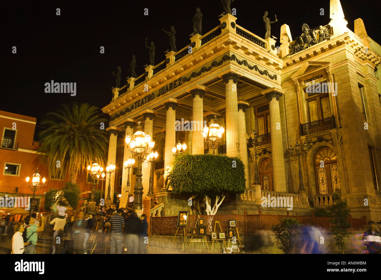 Mexique Guanajuato extérieur de Teatro Juarez de nuit théâtre landmark building proche centre ville colonnes doriques Banque D'Images