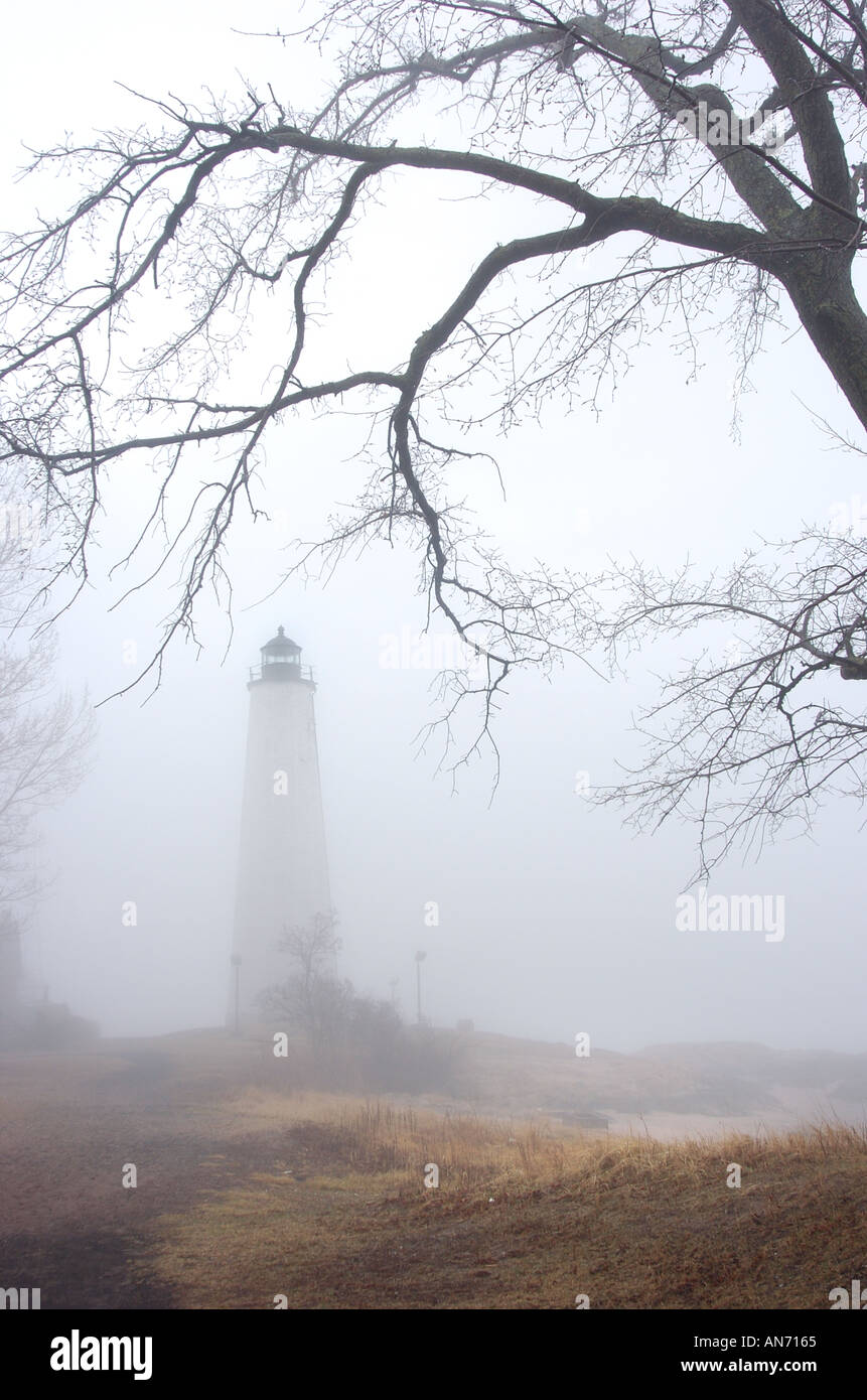 Phare dans le brouillard New Haven New York USA Banque D'Images