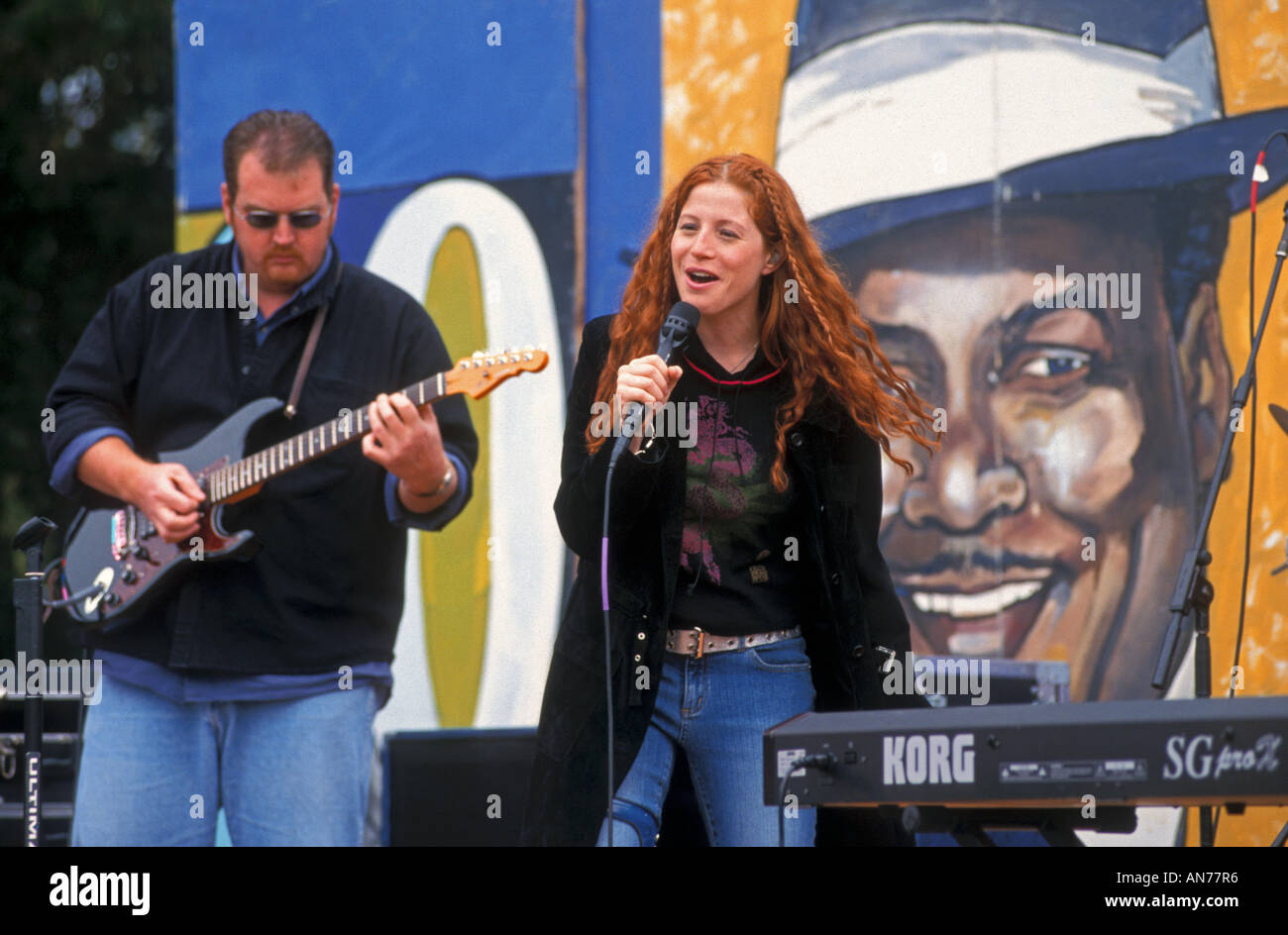 Histoire de Nina chante ses chansons au Monterey Bay BLUES FESTIVAL de Monterey, en Californie Banque D'Images
