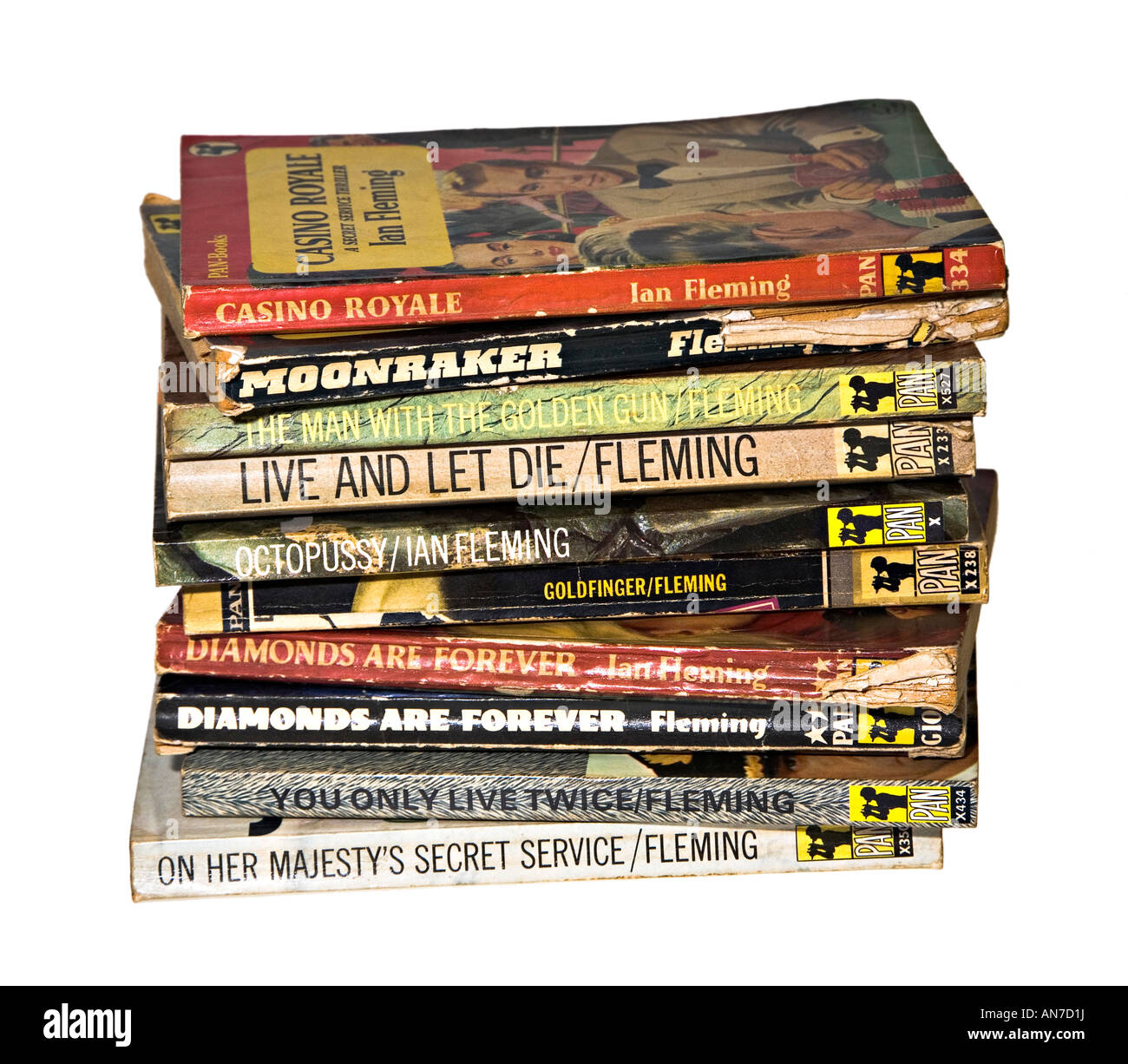 De vieux livres de poche avec James Bond au début des années 1950 couvre Banque D'Images