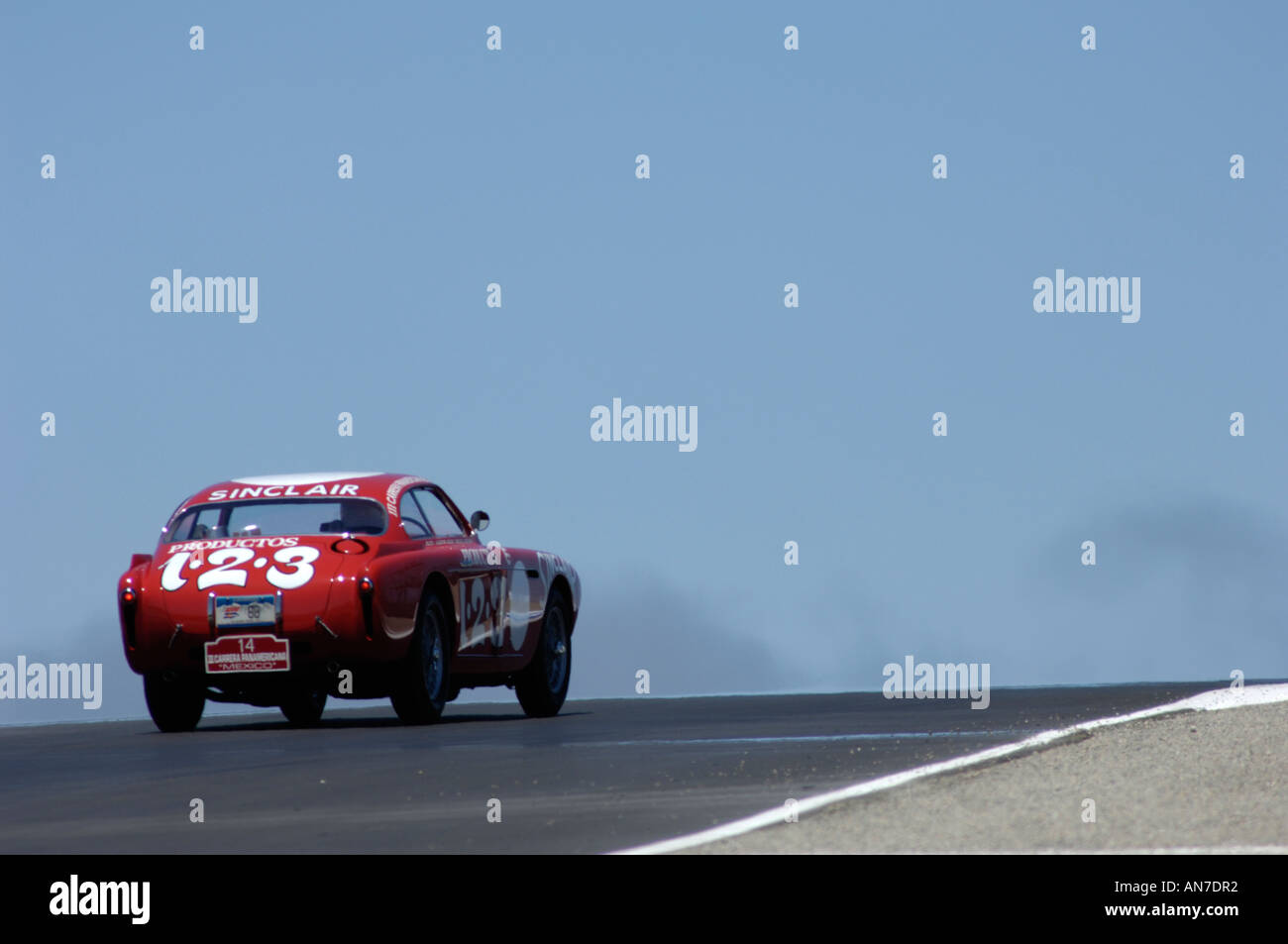 Bruce Lustman's 1952 Ferrari 340 écussons la colline menant à la vrille à la 33e Monterey Historic courses automobile Banque D'Images