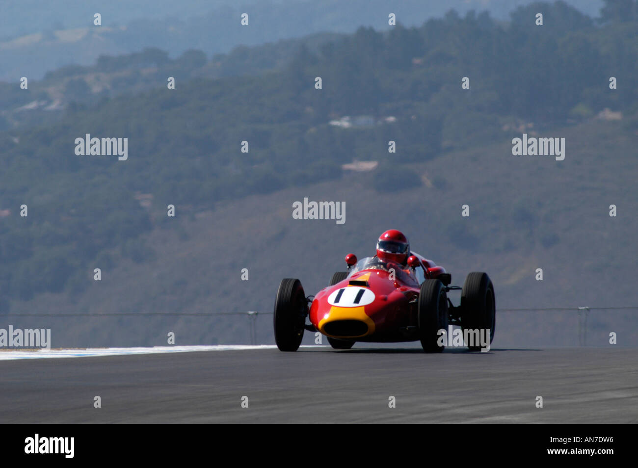 Peter Harburg ses courses 1959 Cooper T-51 voiture de Formule 2 à la 33e Monterey Historic courses automobile 2006 Banque D'Images