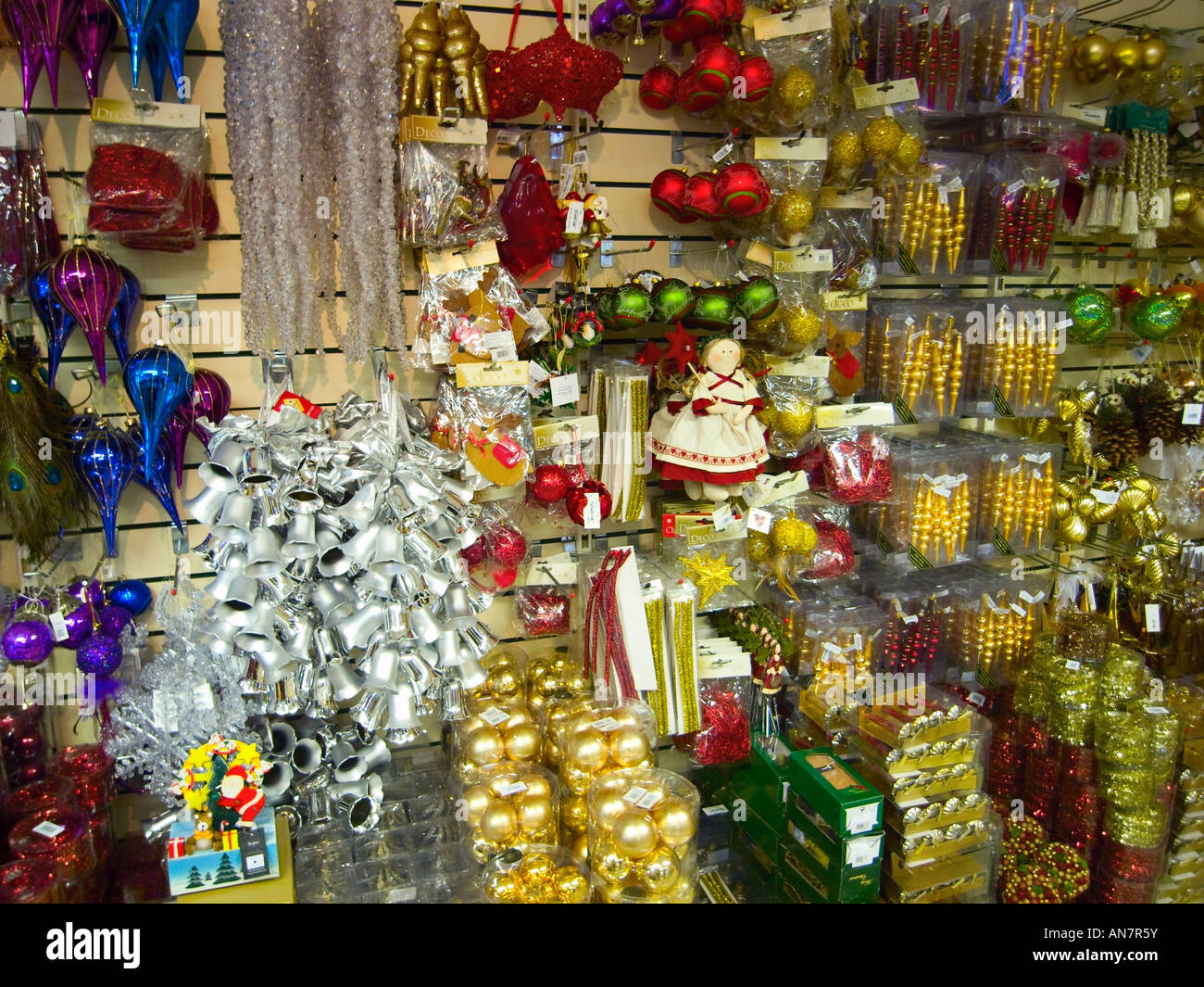 Décorations de Noël en vente en magasin Banque D'Images