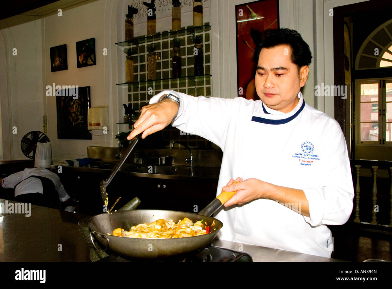 Chef thaïlandais, Thai cooking school, Blue Elephant Restaurant, Bangkok,  Thaïlande Photo Stock - Alamy