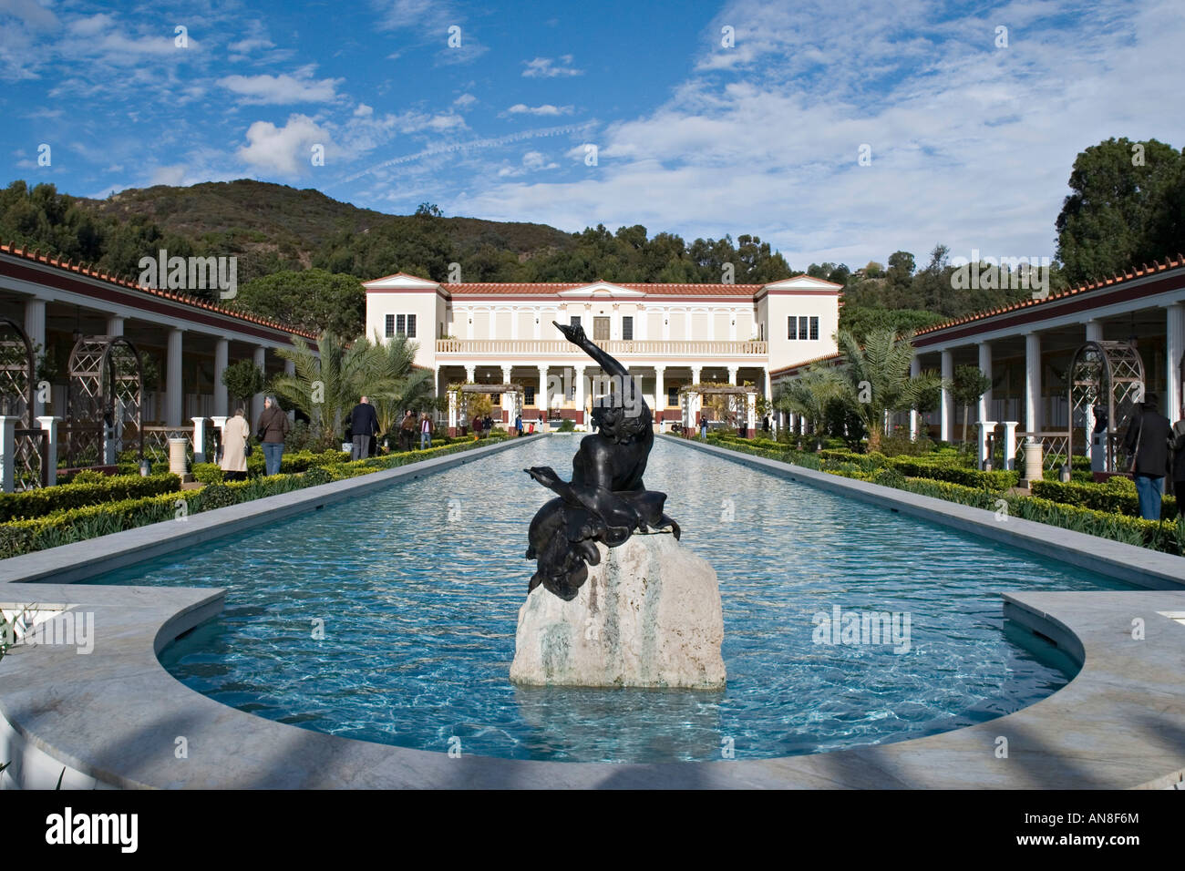 La Villa Getty, Malibu, USA. Construit pour J. Paul Getty, il a ouvert ses portes en 1974. Une reconstruction de la Villa dei Papiri (Herculanum, Pompéi, Italie) Banque D'Images