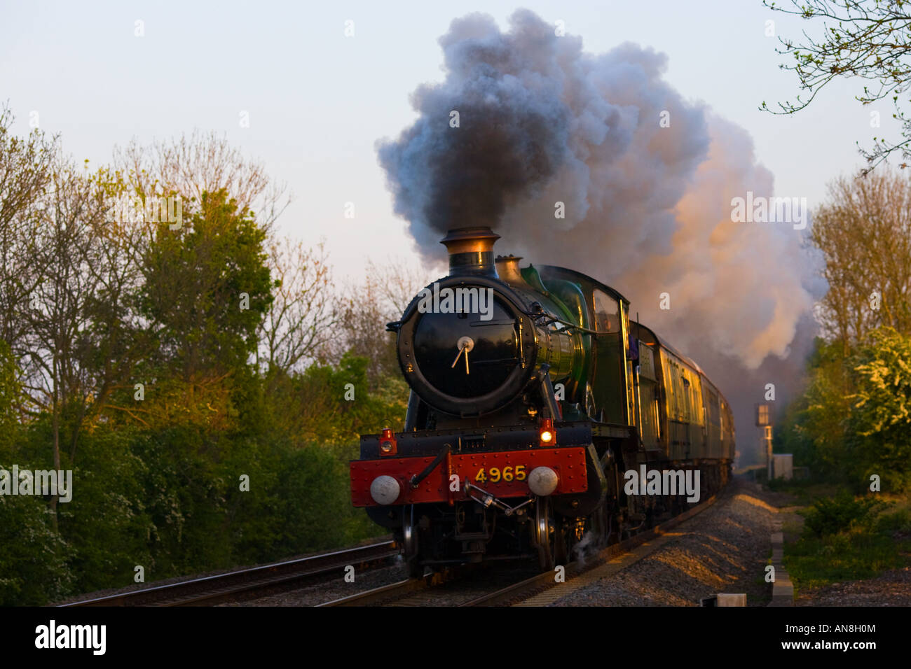Rood 4965 Ashton Hall Locomotive à vapeur Claydon Crossing, Oxfordshire, Angleterre. Banque D'Images