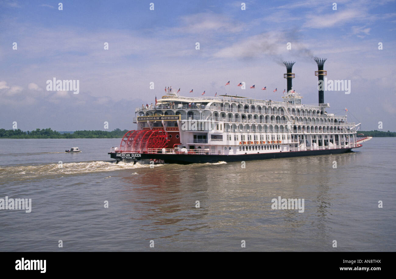 Un portrait de l'imprimeur américain le plus grand bateau à vapeur à aubes dans le monde sur le fleuve du Mississippi près de Natchez Banque D'Images