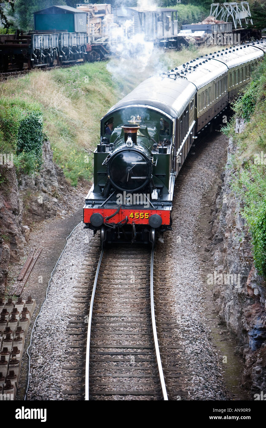 Moteur à vapeur du réservoir des Prairies qui transitent par la découpe de Churston Gare à Paignton, Devon Banque D'Images