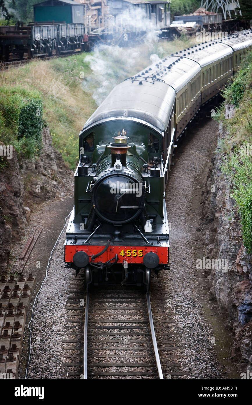 Moteur à vapeur du réservoir des Prairies qui transitent par la découpe de Churston Gare à Paignton, Devon Banque D'Images