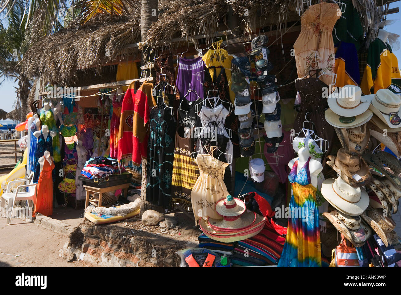 Décrochage du marché du front de mer , Plage de los Muertos aka Playa del Sol, Puerto Vallarta, Jalisco, Mexique Banque D'Images