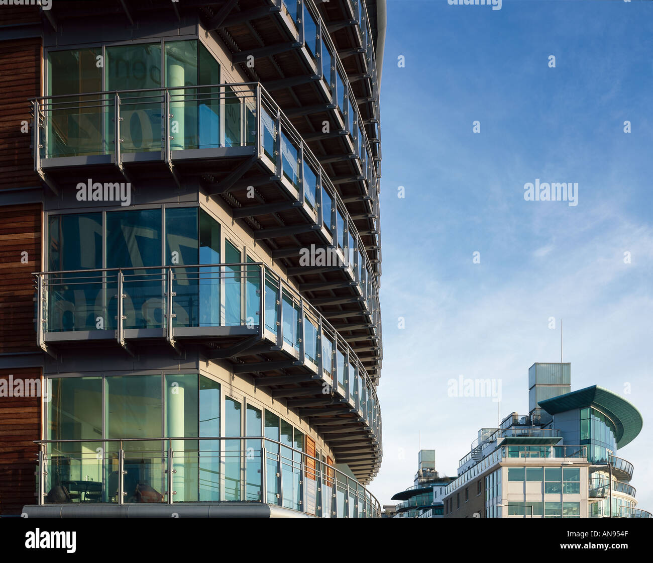 Berkeley Homes, Wapping. De l'extérieur. Architecte : Stock Woolstencroft Banque D'Images