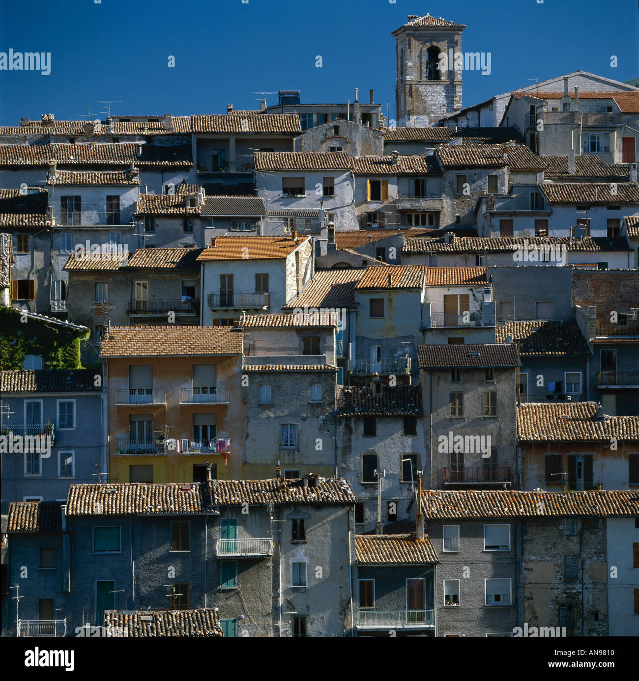 Gualdo Tadino, de l'Ombrie. Le paysage urbain. Banque D'Images