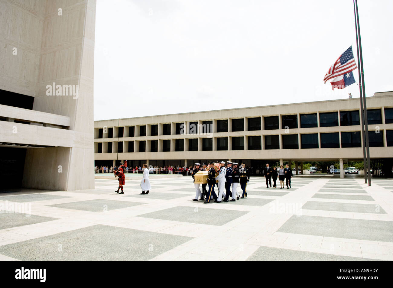 Coffret de Lady Bird Johnson arrive à la Bibliothèque LBJ Banque D'Images
