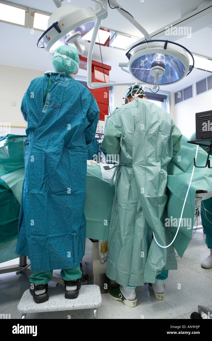 L'exécution de l'équipe de chirurgie de pontage cardiaque Banque D'Images