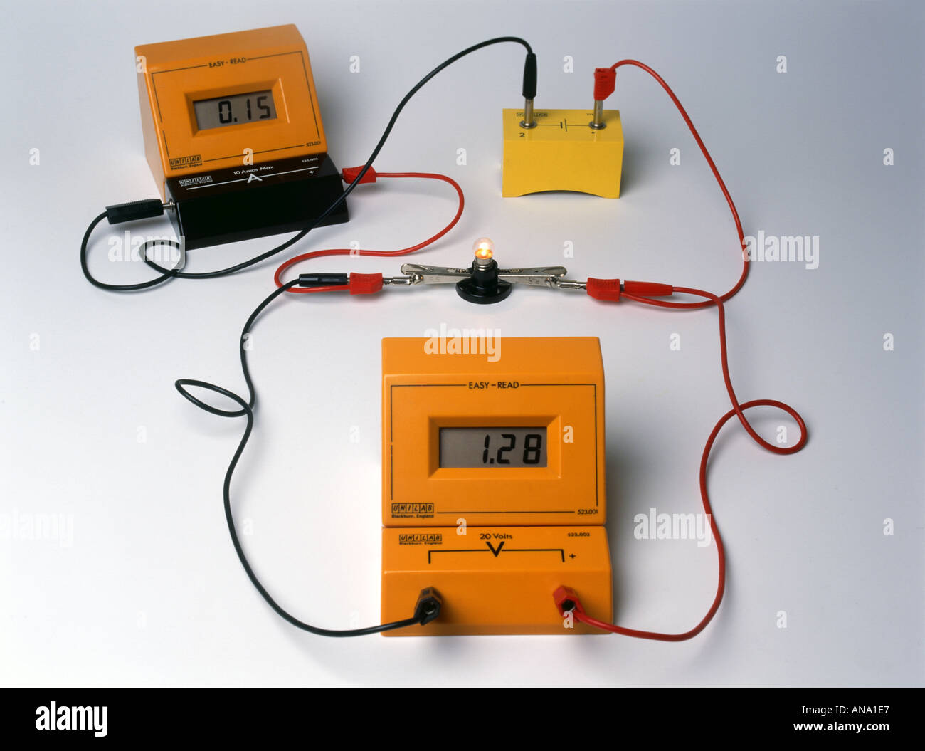 3- Voltmètre à aiguille, Voltmètre analogique, Mesure de la tension  élctrique, Physics Animation