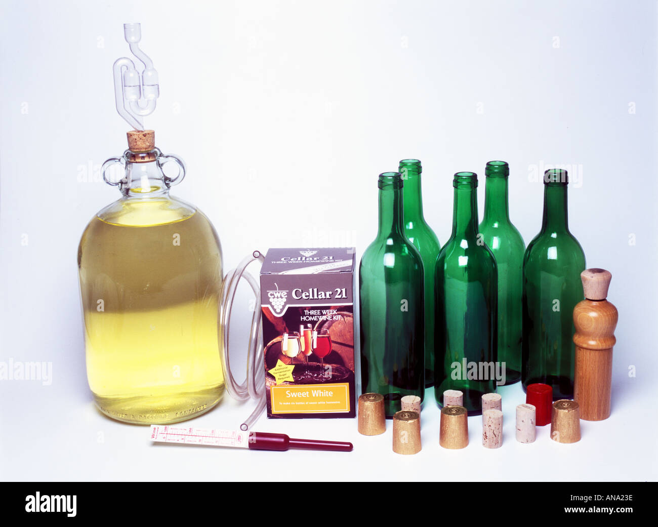 Home brew kit pour la fabrication du vin Banque D'Images
