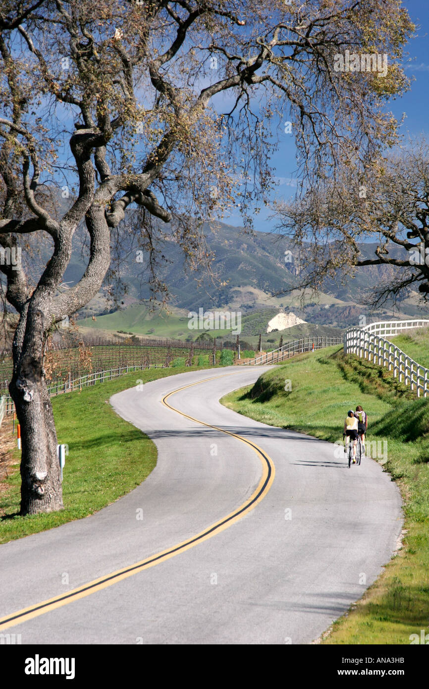 Les motards sur un backroad dans la vallée de Santa Ynez, en Californie. Banque D'Images