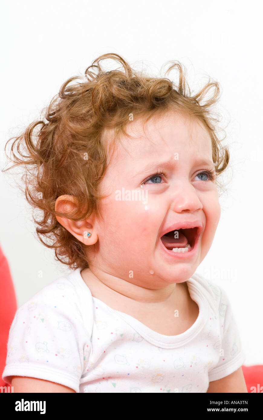 Portrait of a baby girl crying Banque D'Images