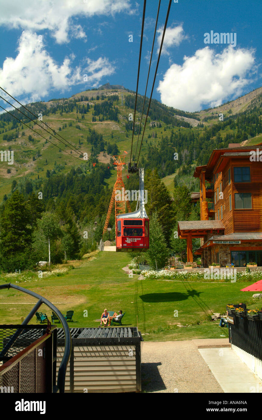 Voiture Gare tramway aérien d'approches à Jackson Hole Teton Village, près de Grand Teton National Park Wyoming USA Banque D'Images