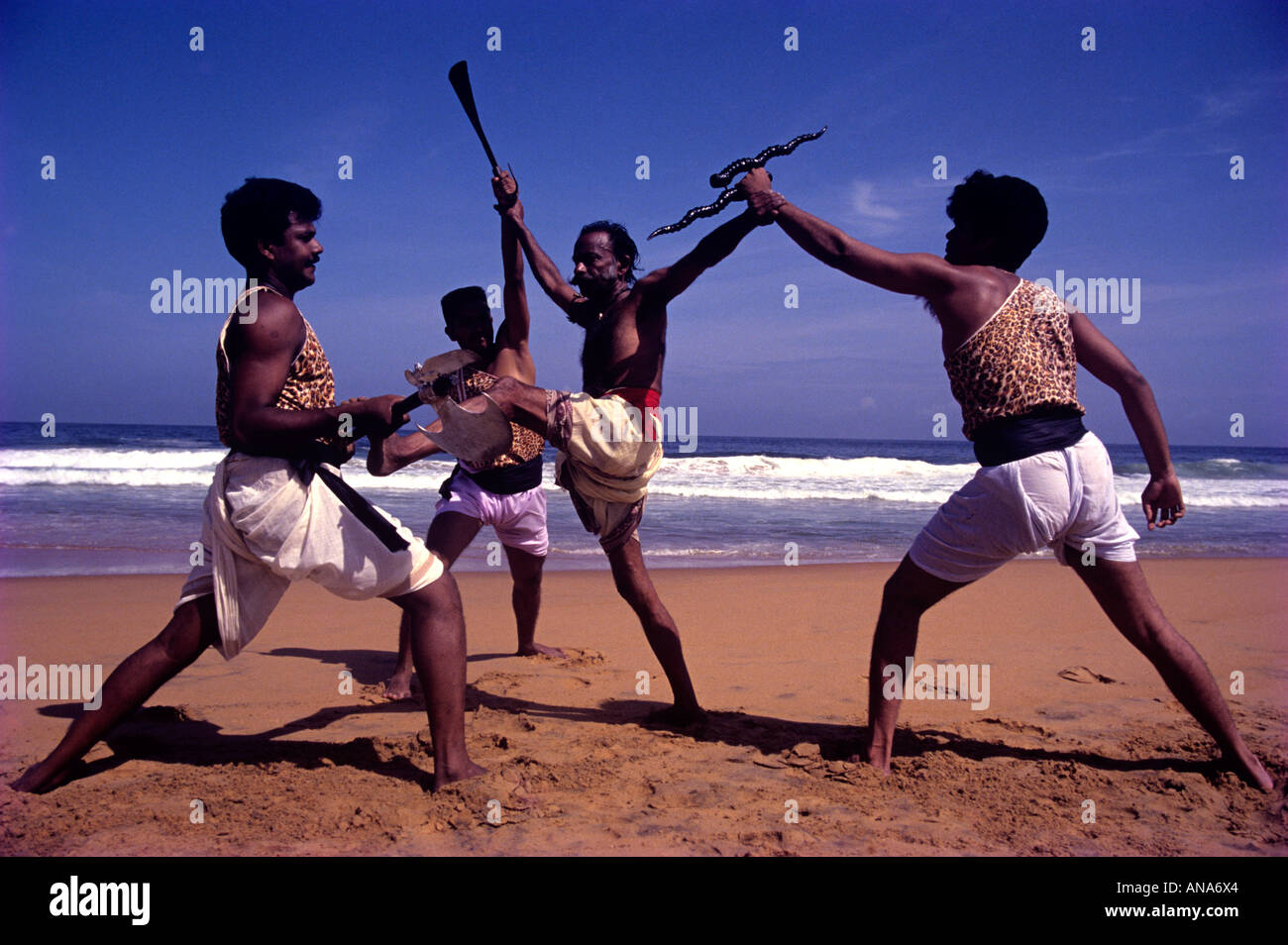 Le KALARIPPAYATTU ART MARTIAL DU KERALA Banque D'Images