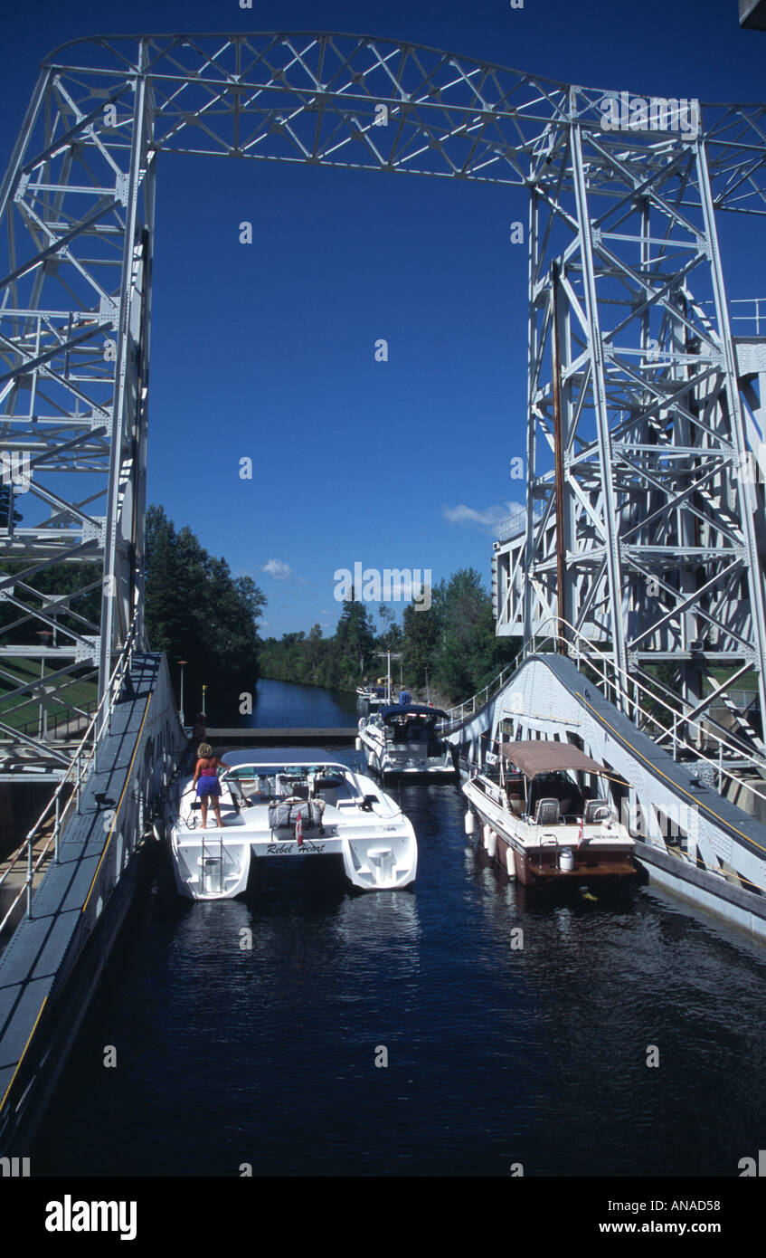 Bateaux la négociation de l'écluse-ascenseur de Kirkfield Severn Trent, Ontario Canada Banque D'Images