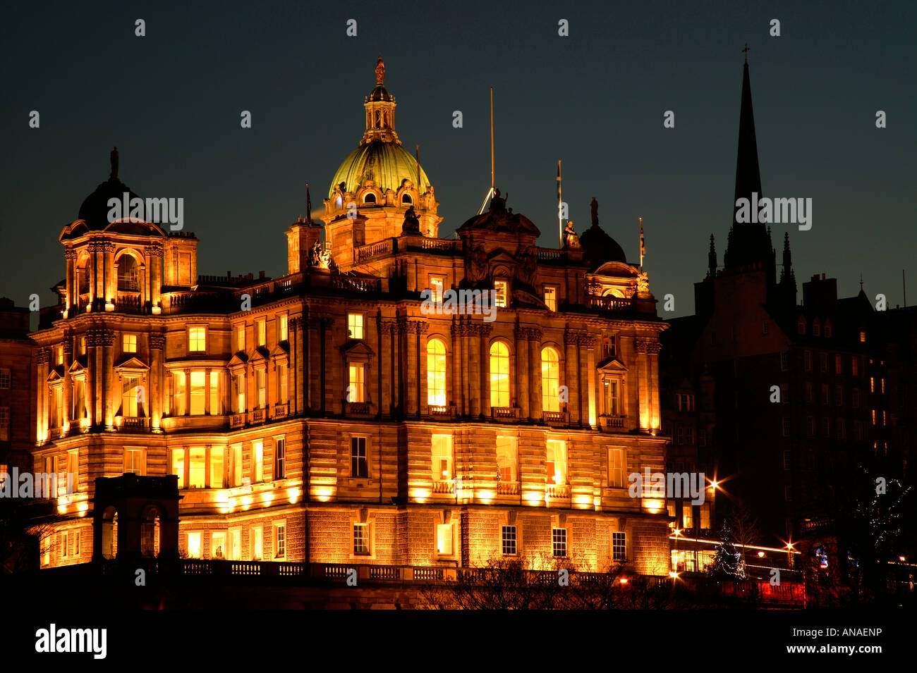 Allumé Lloyds Banking Group Bank of Scotland (Hbos) ancien siège, Édimbourg, Écosse, Royaume-Uni, Europe Banque D'Images