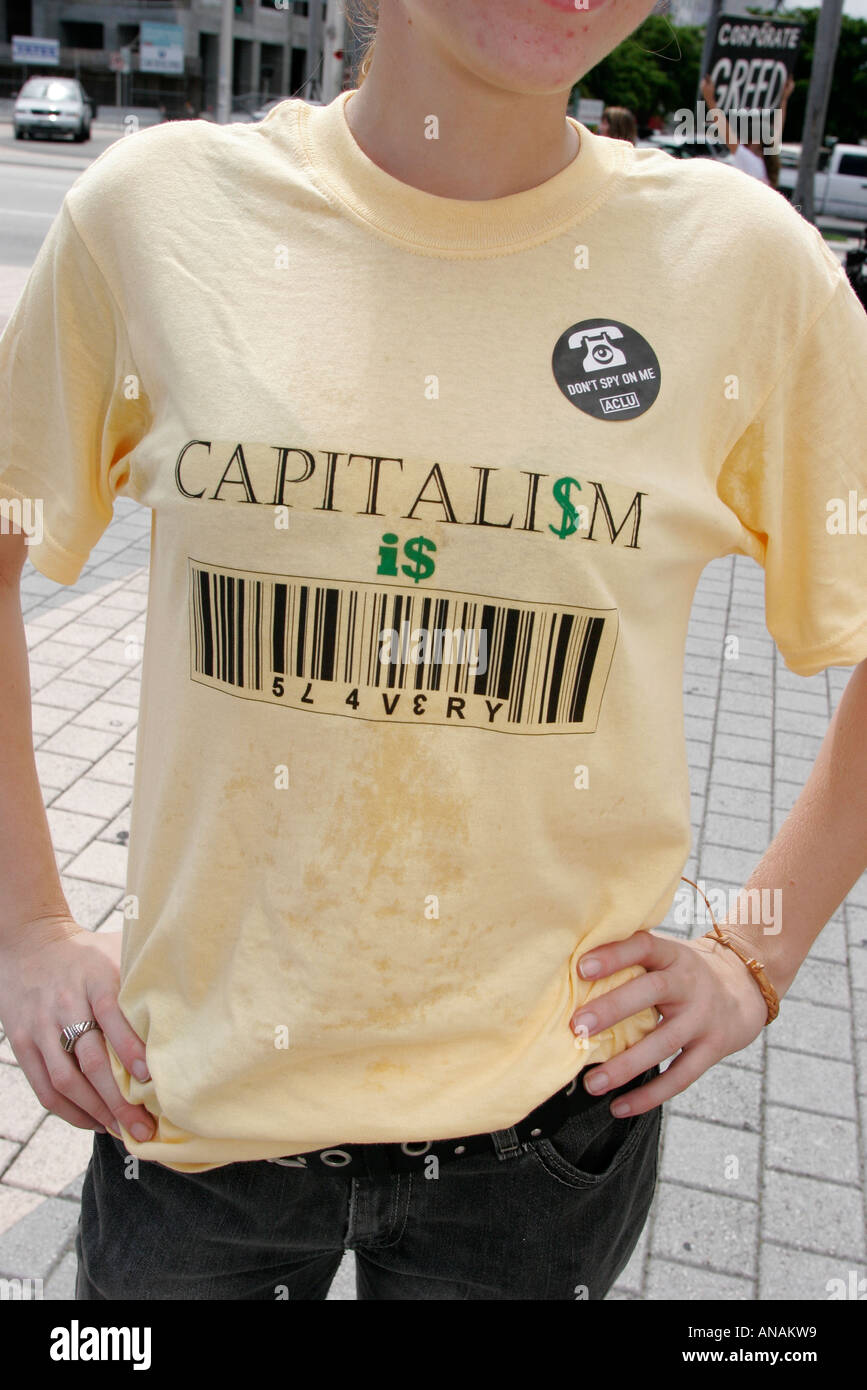 Miami Florida,Biscayne Boulevard,torche de l'amitié,entreprise cupidité proteste,tee shirt,capitalisme is Slavery,FL060910032 Banque D'Images