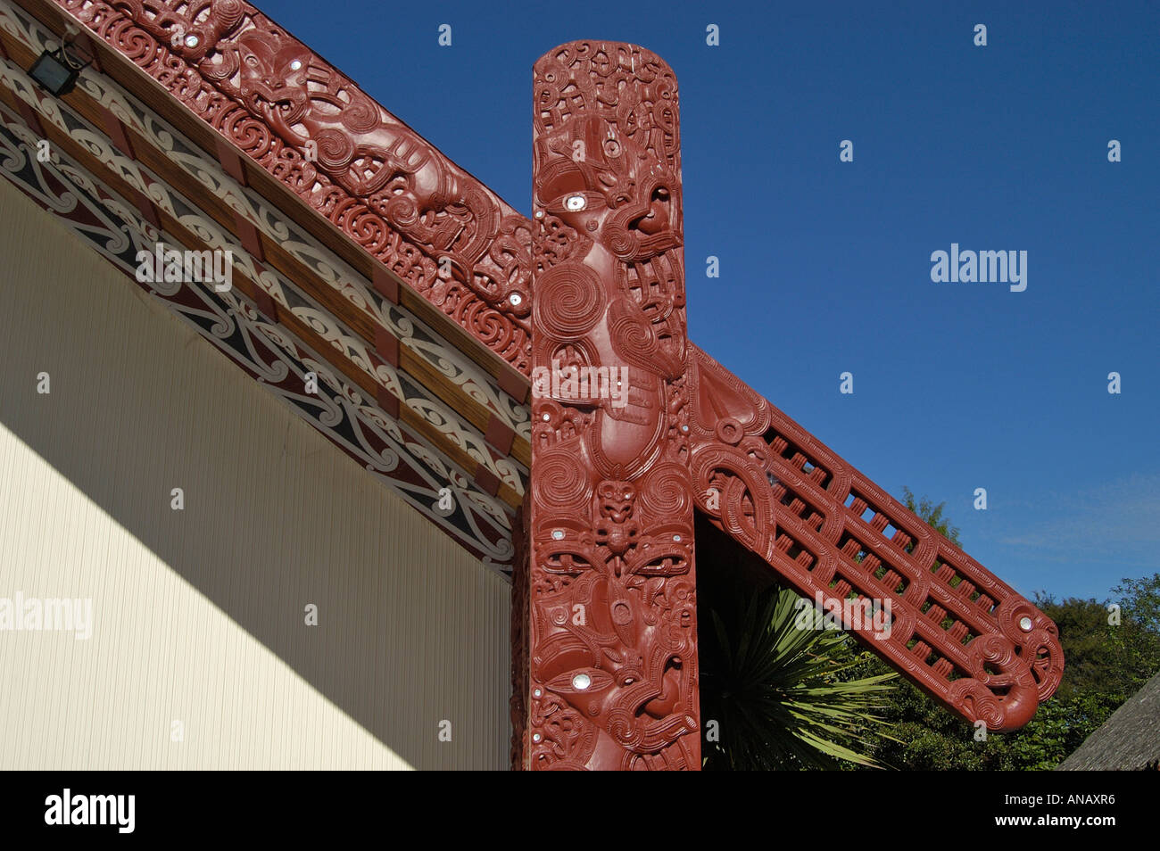Sculptures sur bois, village maori, whakararewa, Rotorua, île du nord, Nouvelle-Zélande Banque D'Images