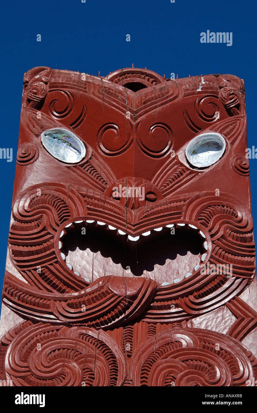 Sculptures sur bois, village maori, whakararewa, Rotorua, île du nord, Nouvelle-Zélande Banque D'Images