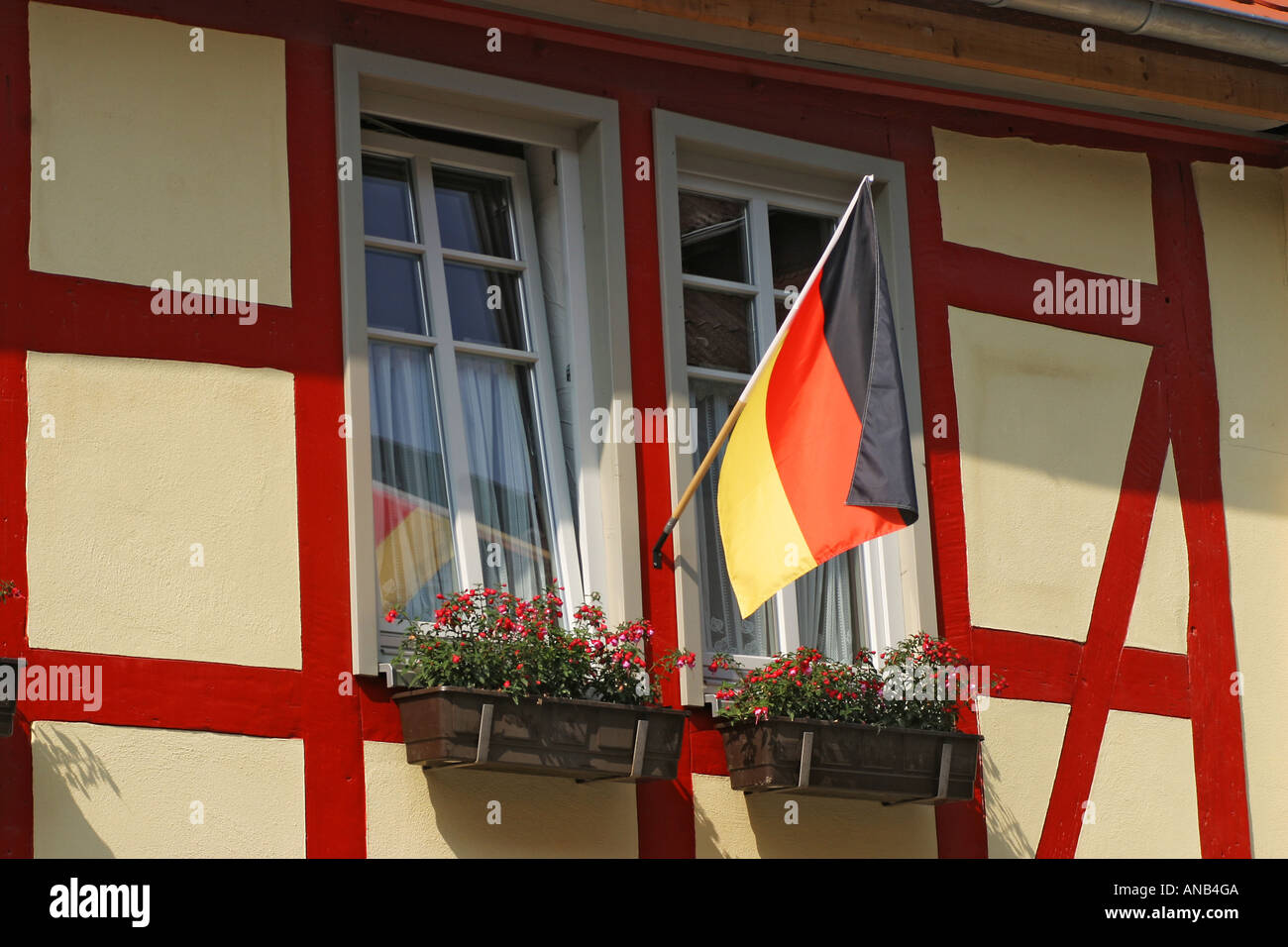 Flagg allemand noir-rouge-or à un cadre-house pendant la Coupe du monde de football de WM-championnat 2006 Banque D'Images