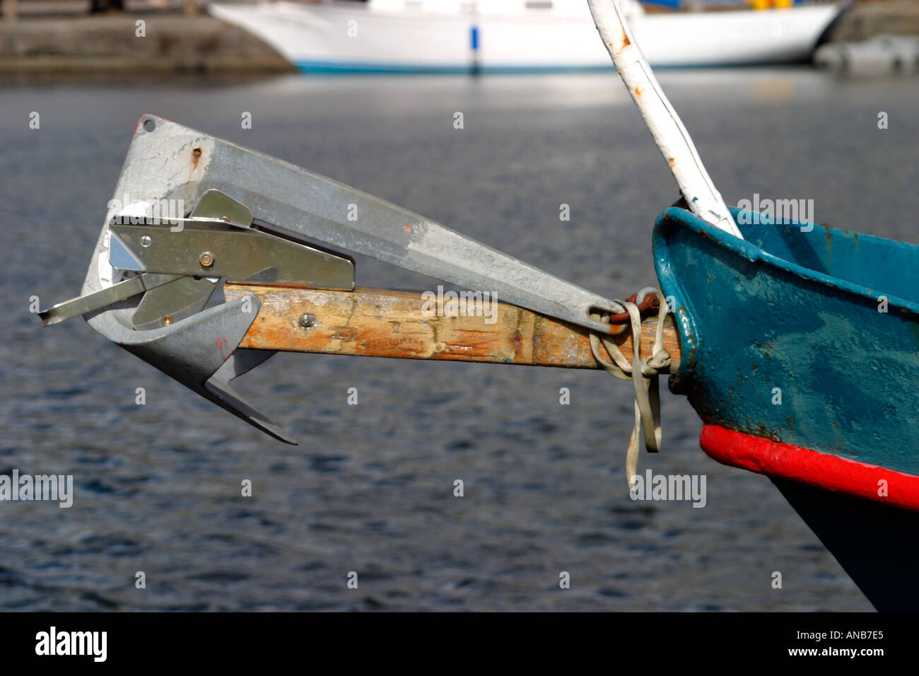 Le Piree Pour Un Homme 8 Lettres Raised anchor Banque de photographies et d'images à haute résolution - Alamy